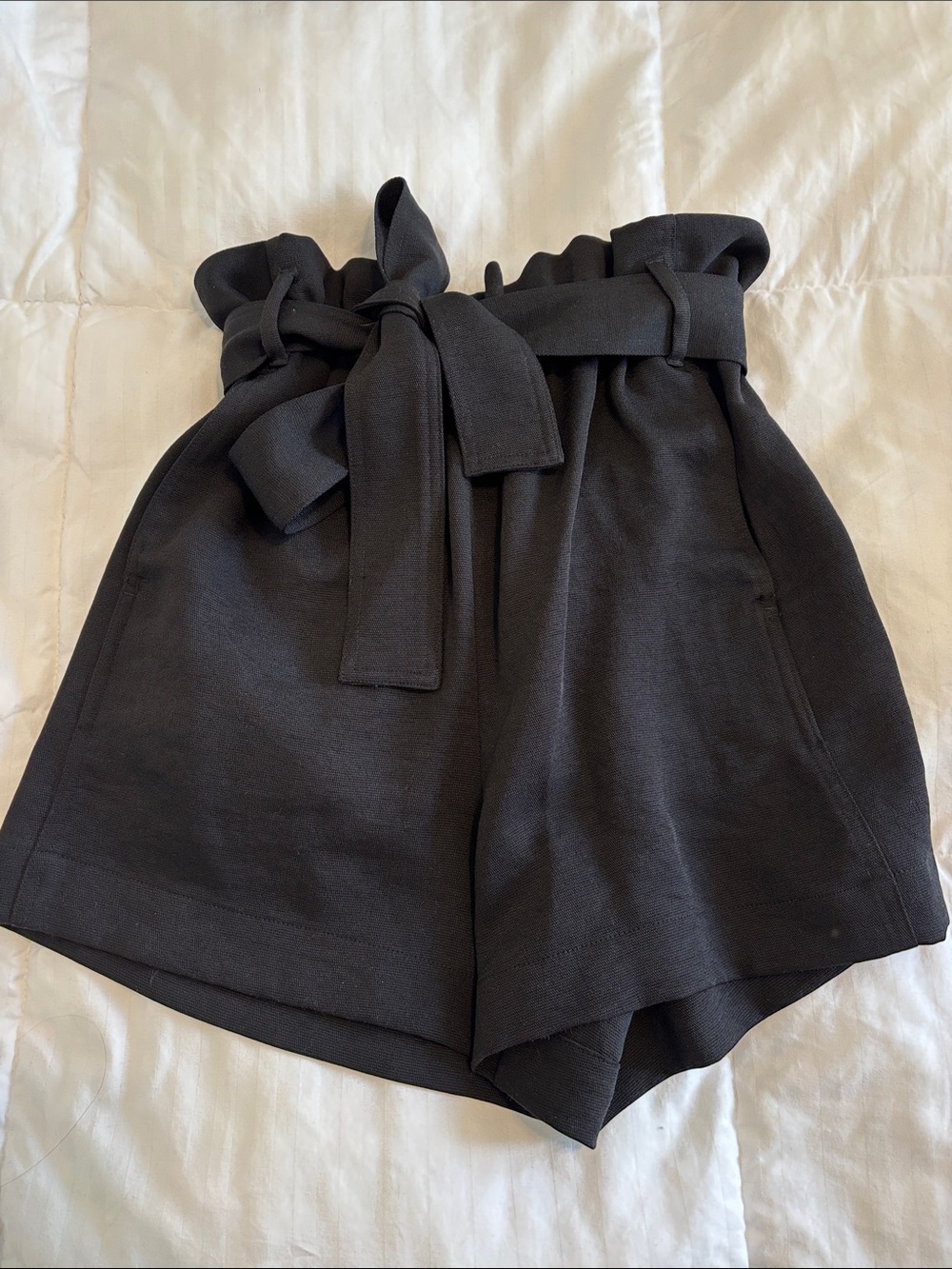 Aritzia Wilfred Black Paperbag Waist Tie Shorts Size 6